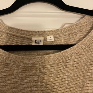 Beige Gap cropped sweater